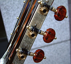 �N���V�b�N�M�^�[�@�|�[���E�t�B�b�V���[